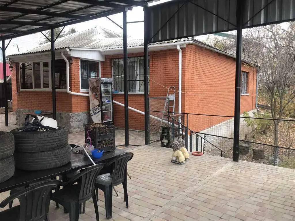 У продажу будинок в районі стадіону Ворскла