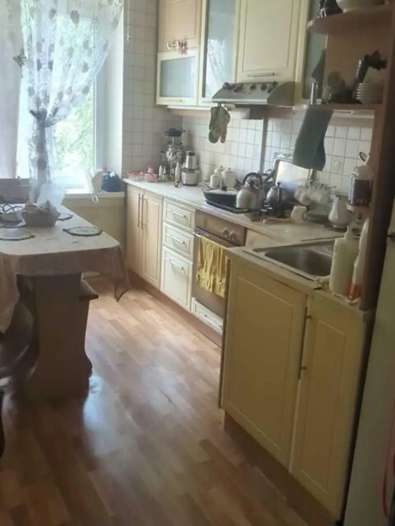 Продаж 3 кімнатної квартири на м-н Левада
