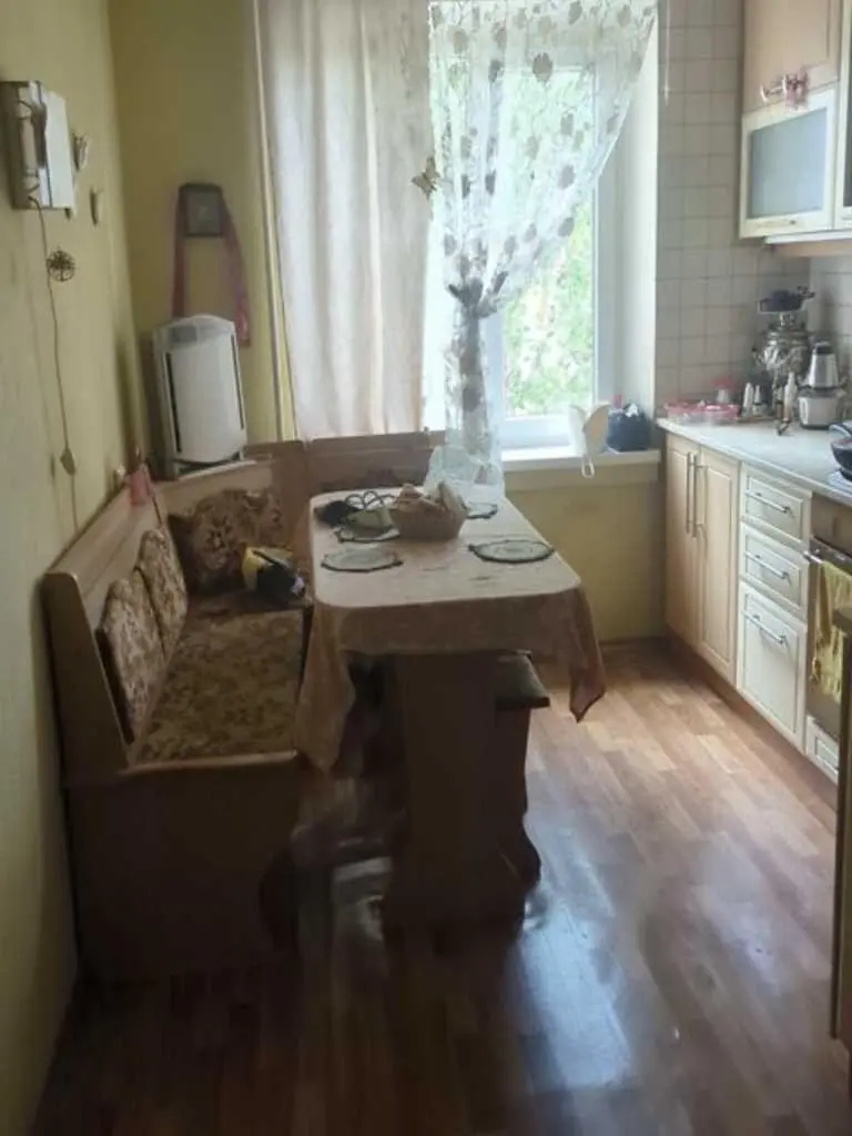 Продаж 3 кімнатної квартири на м-н Левада
