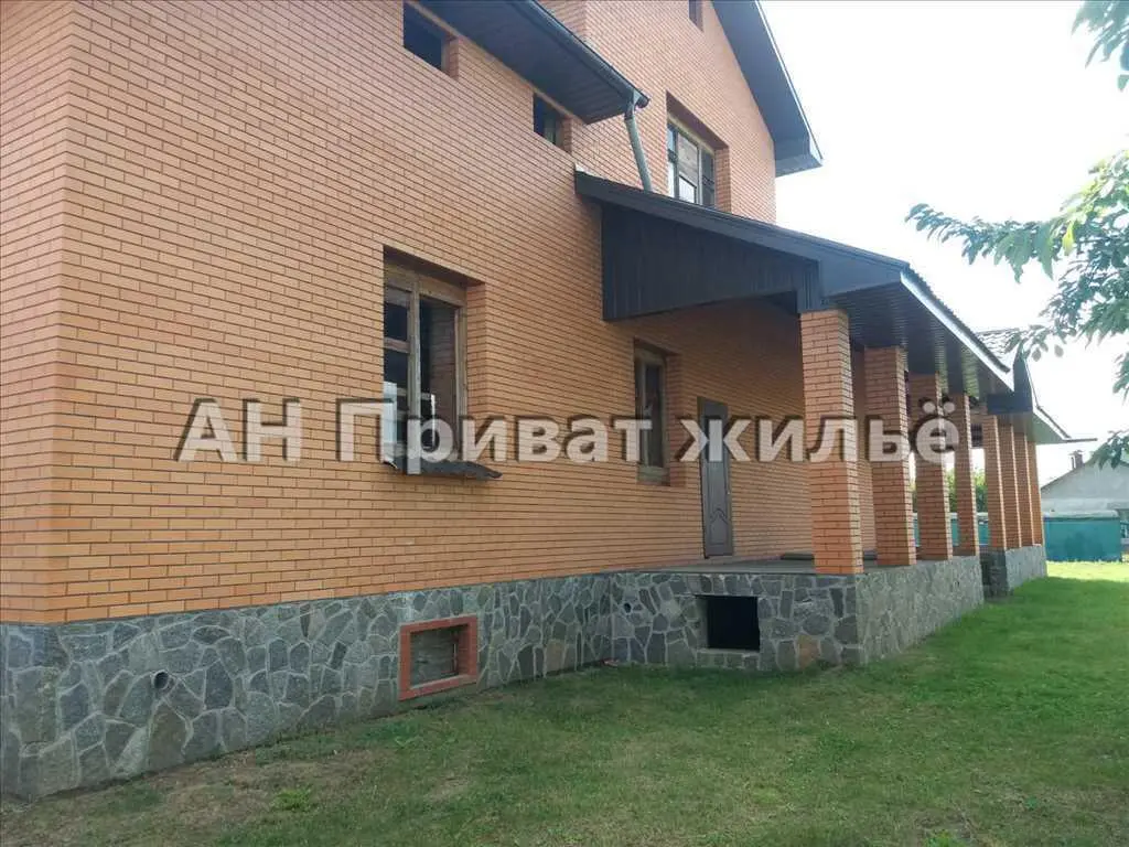 Сучасний будинок в Горбанівці 