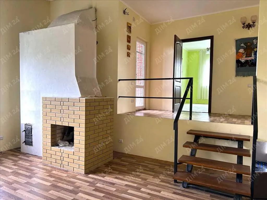 Будинок з виходом до ставка