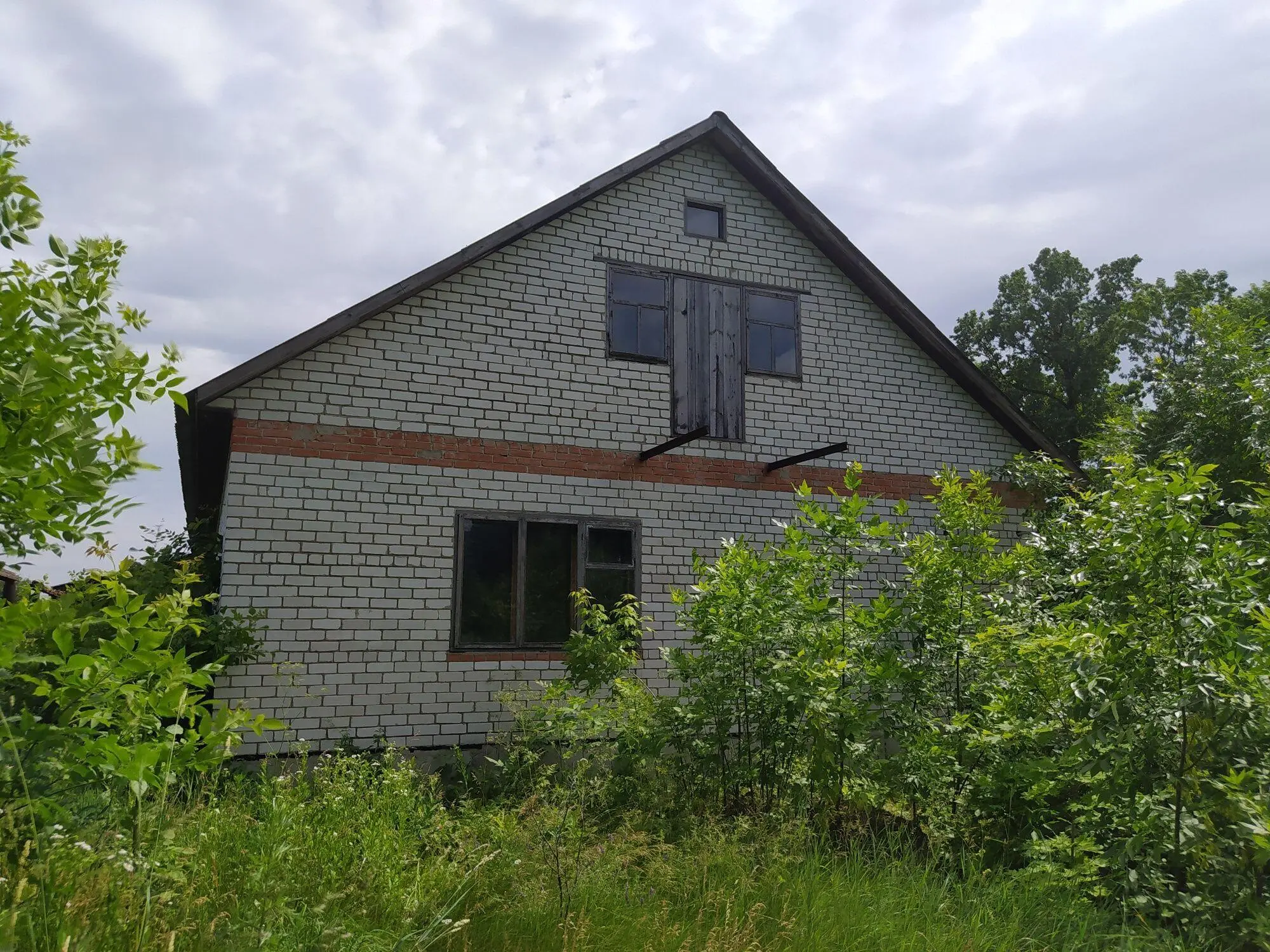 У продажу будинок в передмісті