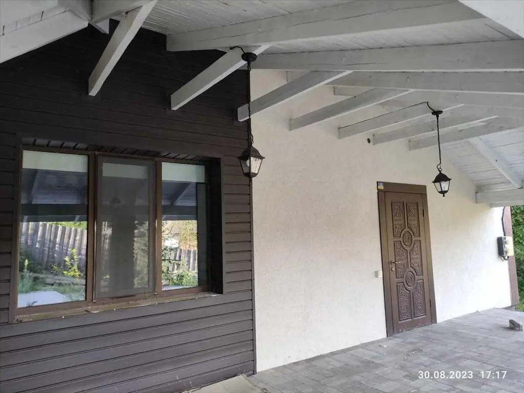 Новий цегляний будинок у Кротенках