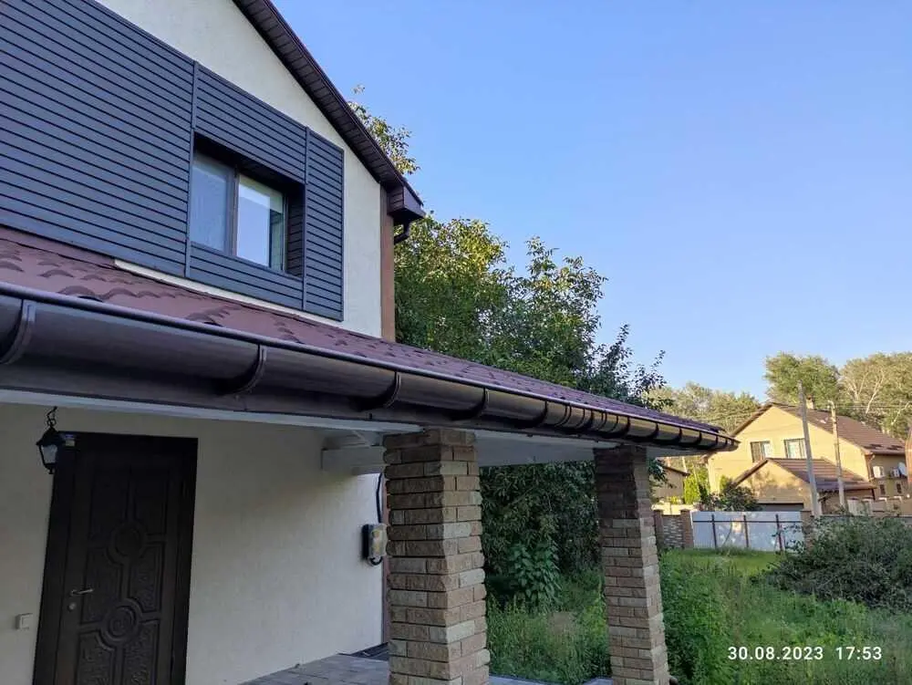 Новий цегляний будинок у Кротенках