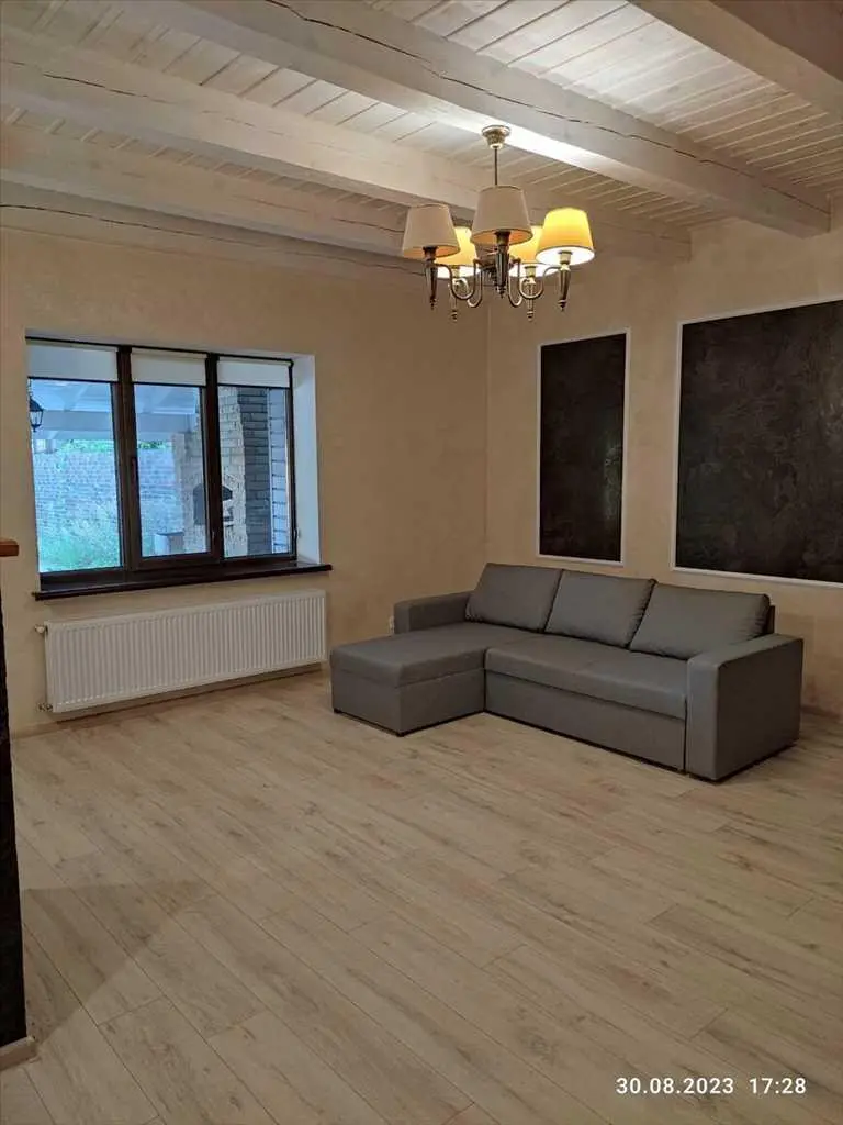 Новий цегляний будинок у Кротенках