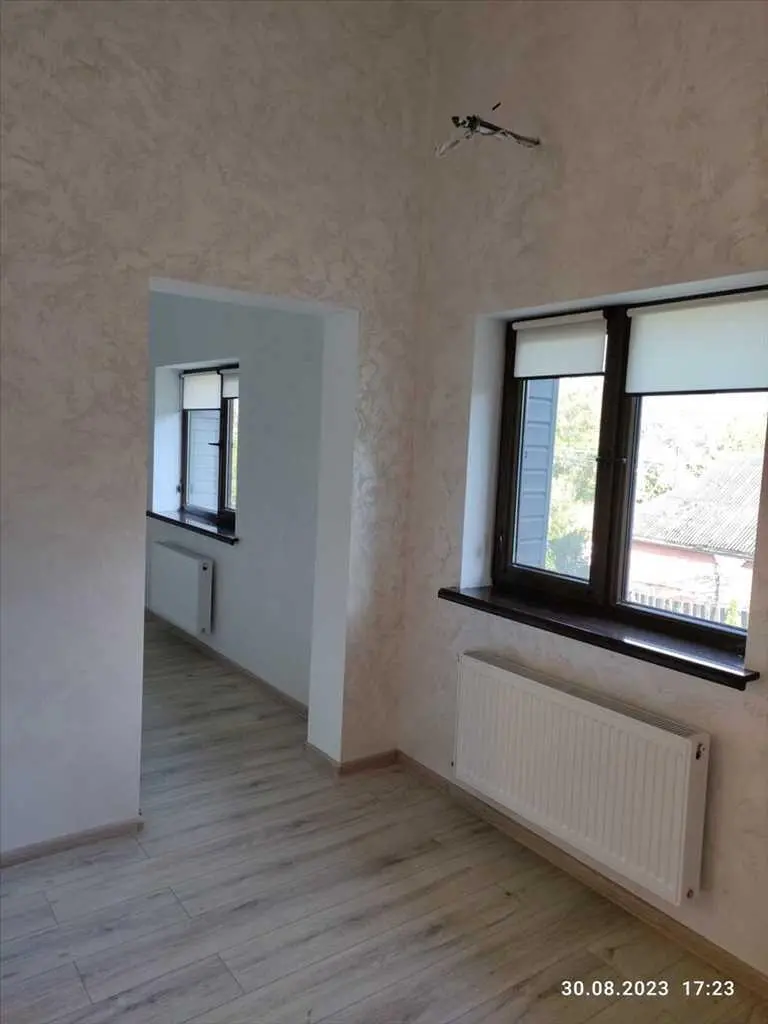 Новий цегляний будинок у Кротенках