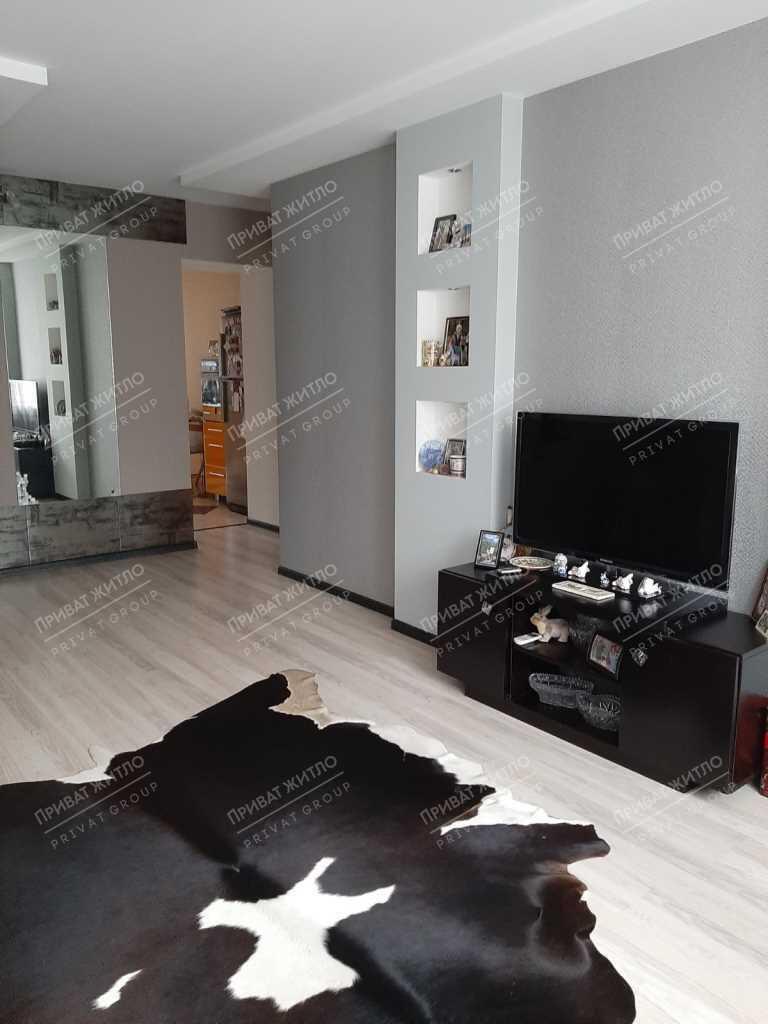 Розкішна трикімнатна квартира в новому цегляному будинку. 