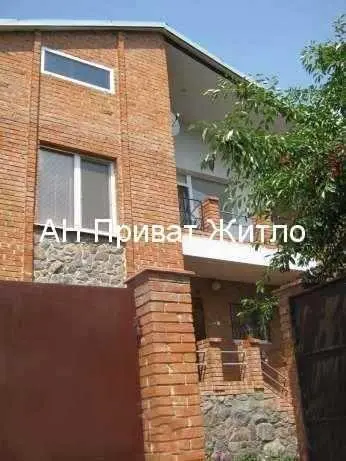 Будинок для великої сім`ї, Червоний Шлях