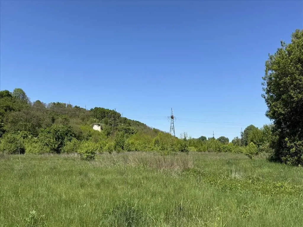 Земельна ділянка у Нижніх Млинах.