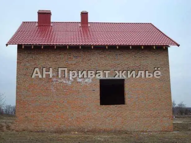 Кирпичный недостроенный дом  в районе Институте связи