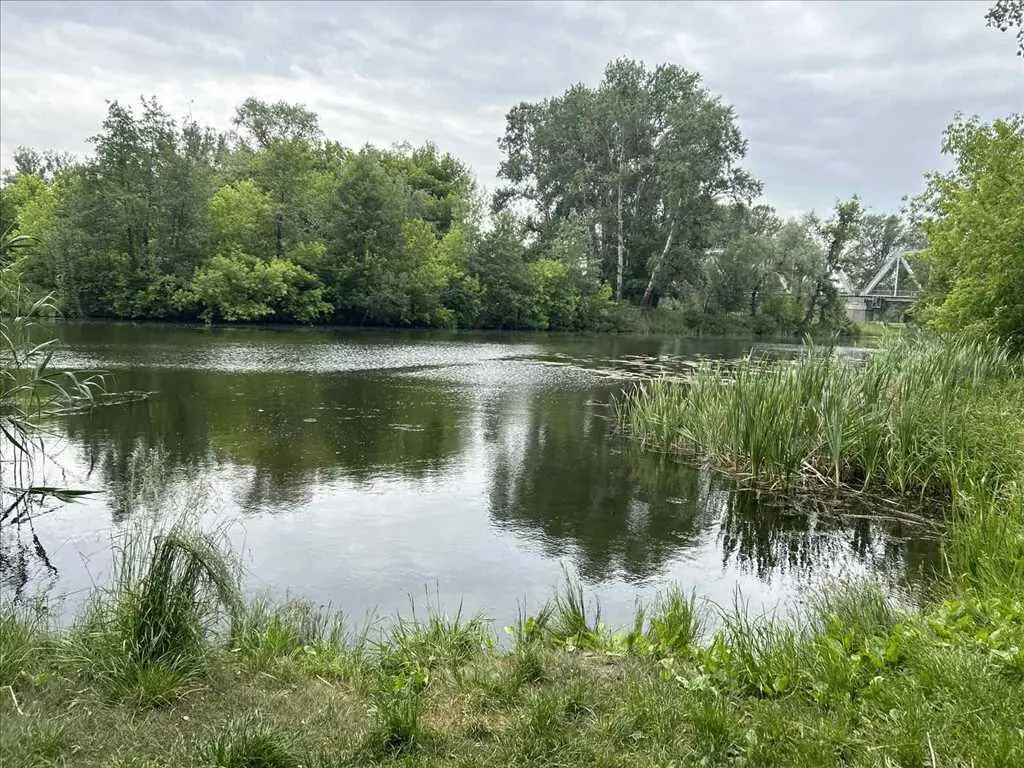 Земельна ділянка на Вороніна біля річки