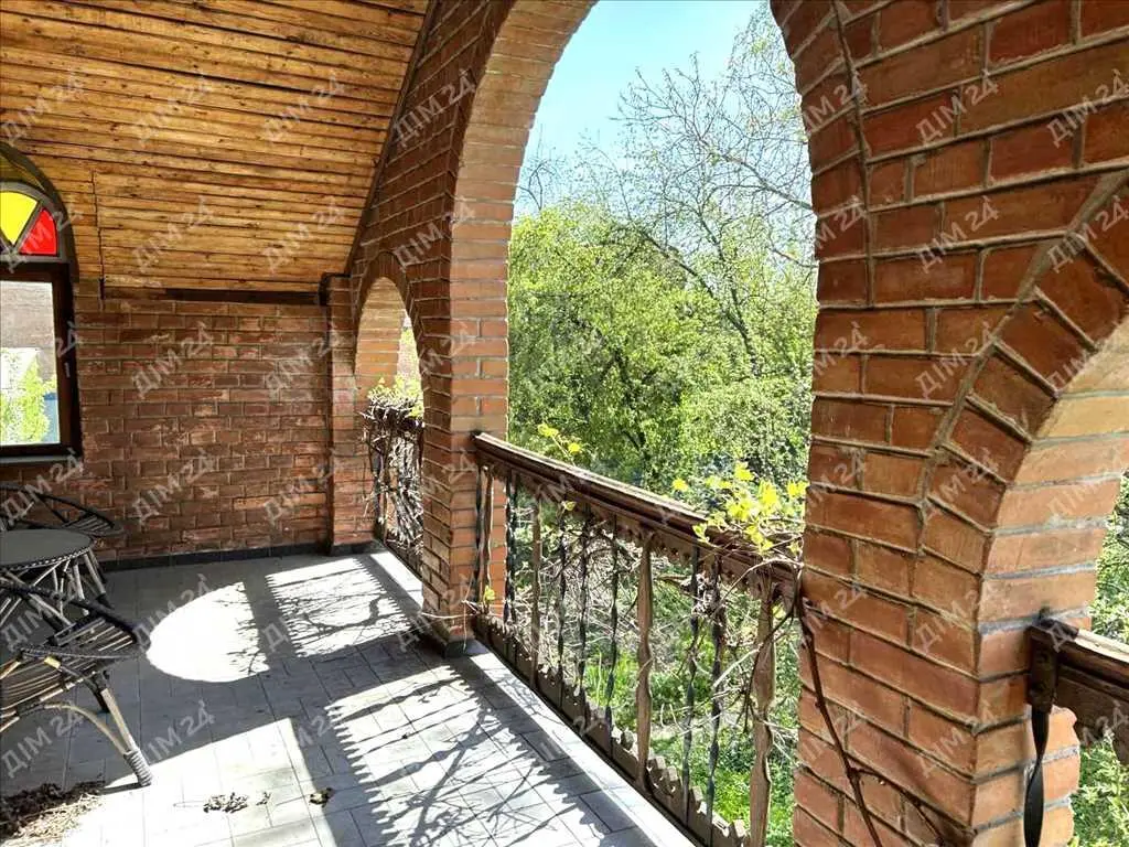  Три будинки на одній ділянці з виходом до річки!