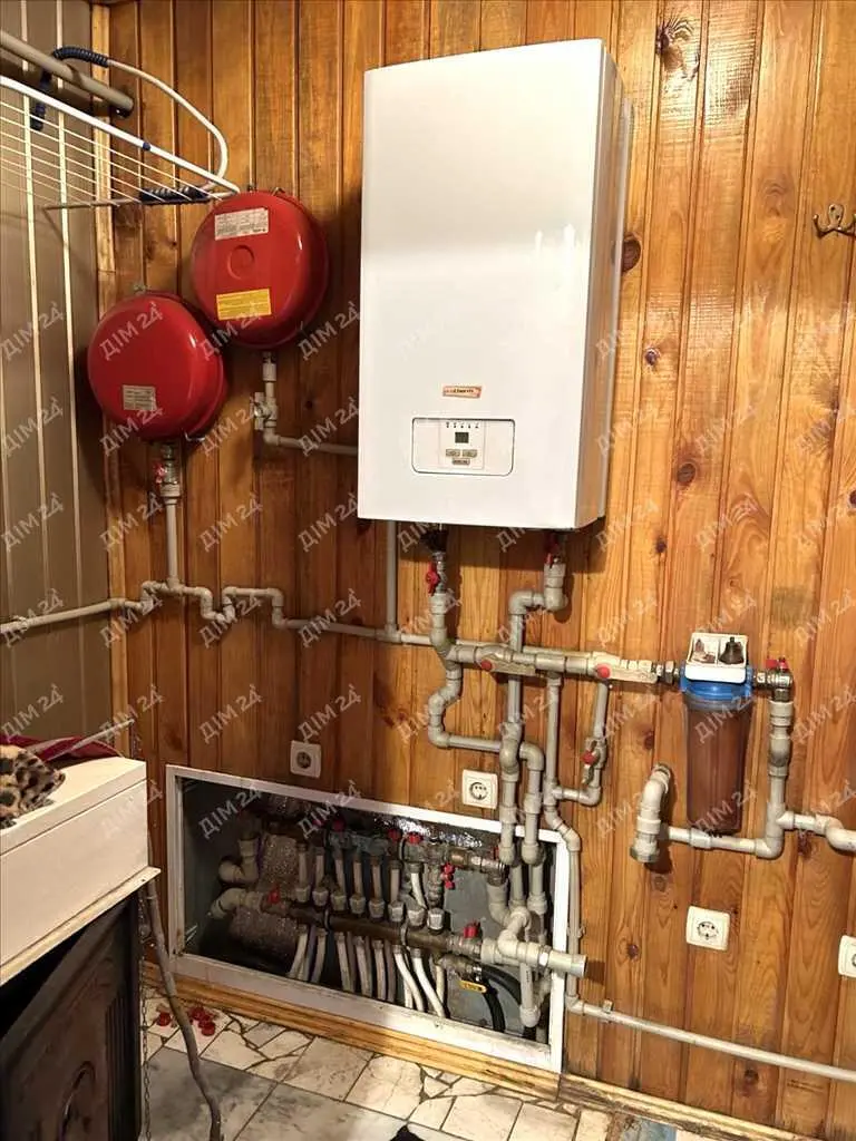  Три будинки на одній ділянці з виходом до річки!