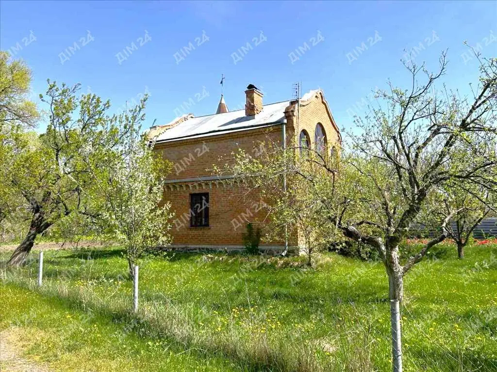  Три будинки на одній ділянці з виходом до річки!