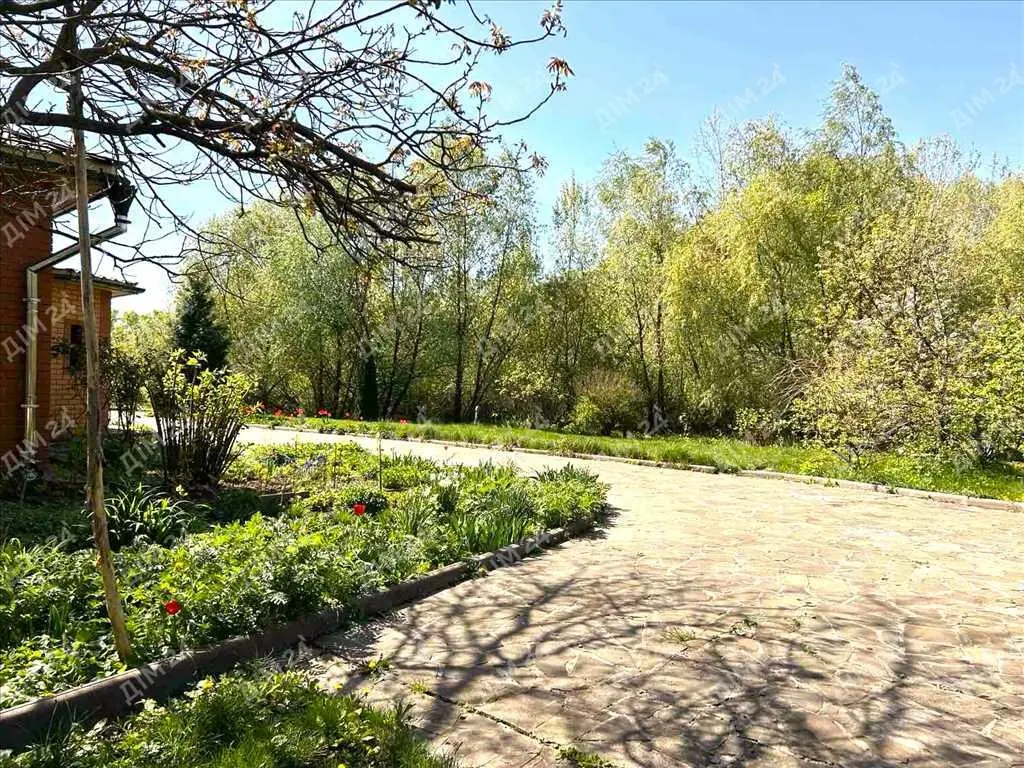  Три будинки на одній ділянці з виходом до річки!