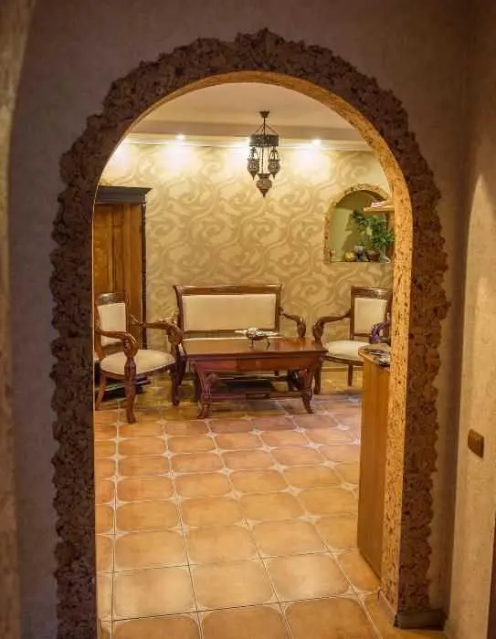 Унікальний будинок у Мильцях з доглянутою ділянкою 15 соток