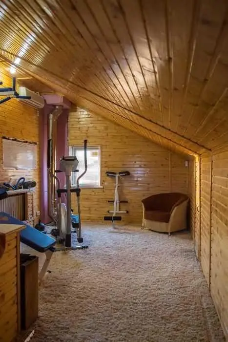 Унікальний будинок у Мильцях з доглянутою ділянкою 15 соток