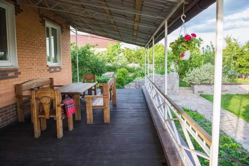 Унікальний будинок у Мильцях з доглянутою ділянкою 15 соток