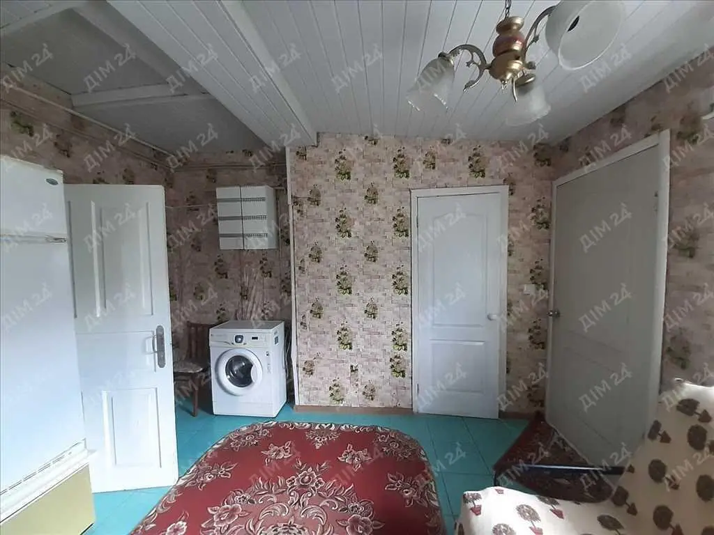 Будинок на два входи. Заходь та живи!