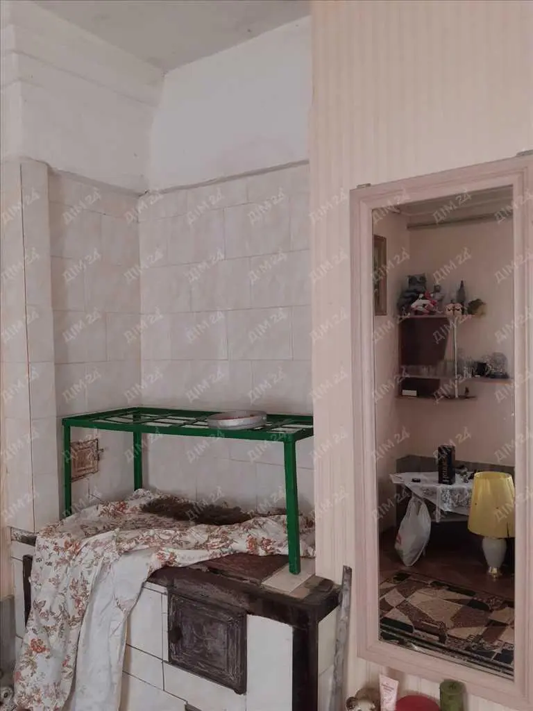 Будинок на два входи. Заходь та живи!