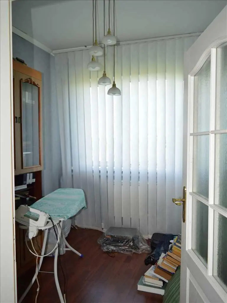 Добротний цегляний будинок на Червоному Шляху