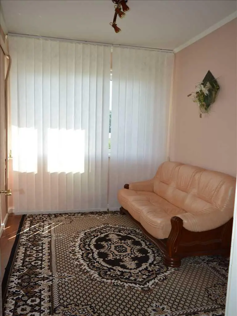 Добротний цегляний будинок на Червоному Шляху