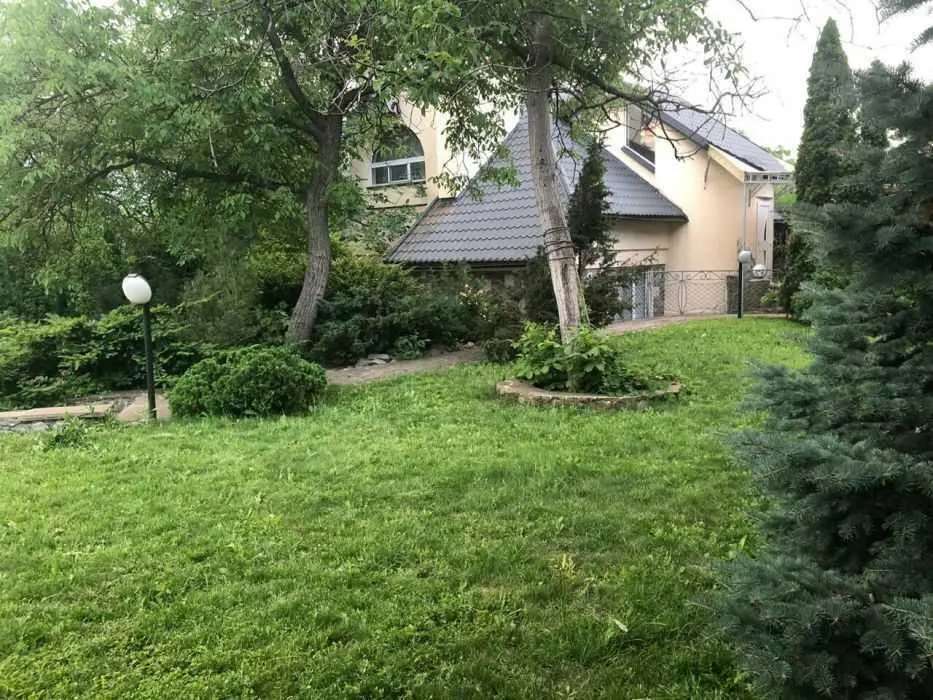 Неймовірний будинок неподалік ТЦ "Конкорд"