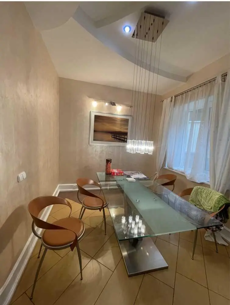 Неймовірний будинок неподалік ТЦ "Конкорд"