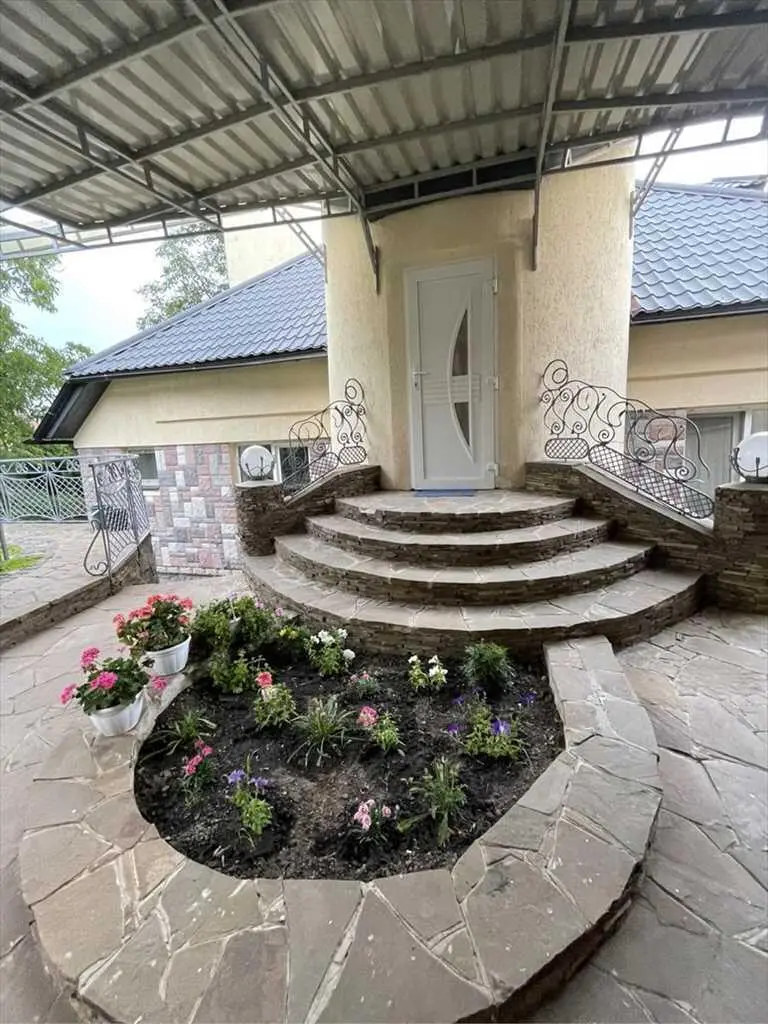 Неймовірний будинок неподалік ТЦ "Конкорд"