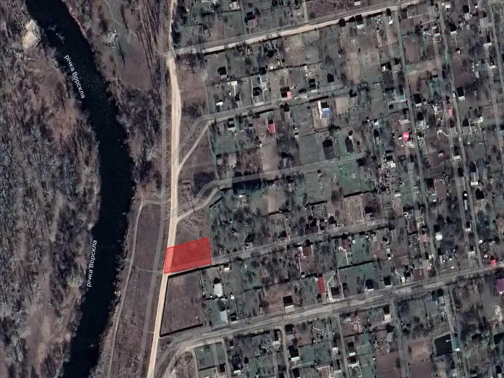 Земельна ділянка у Петрівці біля річки