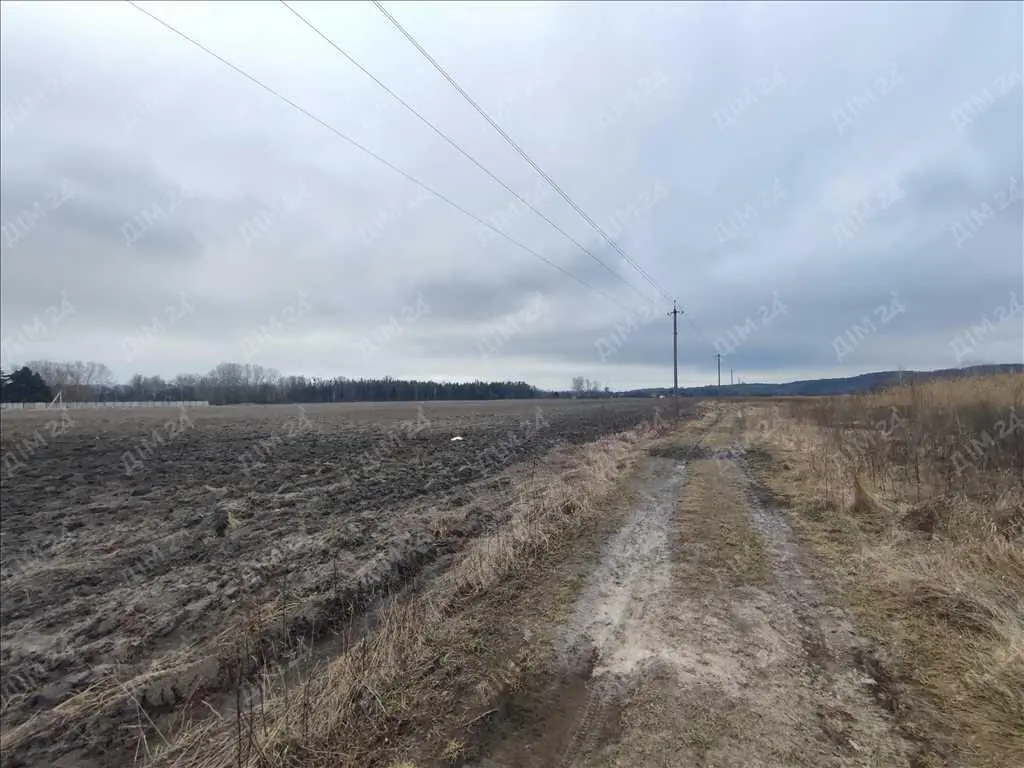 Продаж ділянки поруч з річкою 