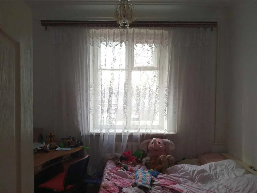 Трикімнатна "сталінка" в Авіамістечку