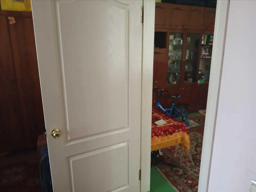 Трикімнатна "сталінка" в Авіамістечку