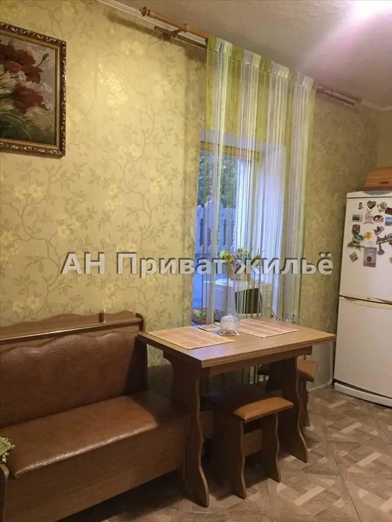 Частина будинку з окремим двором, Лісок