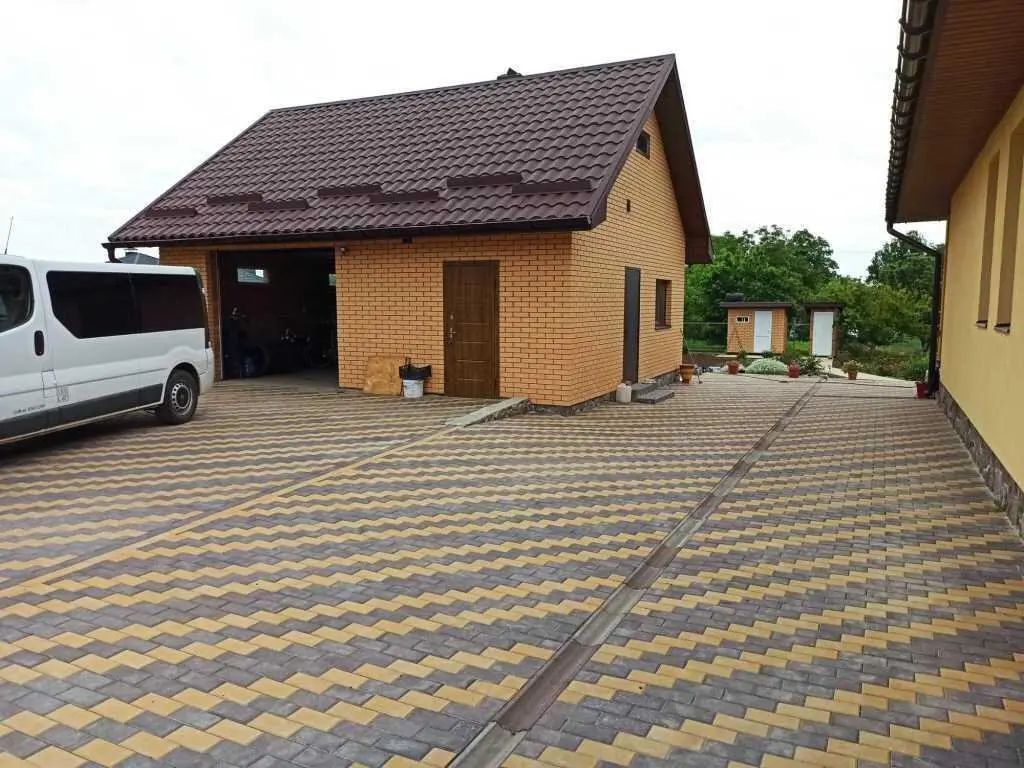 Чудовий будинок в Яківцях.