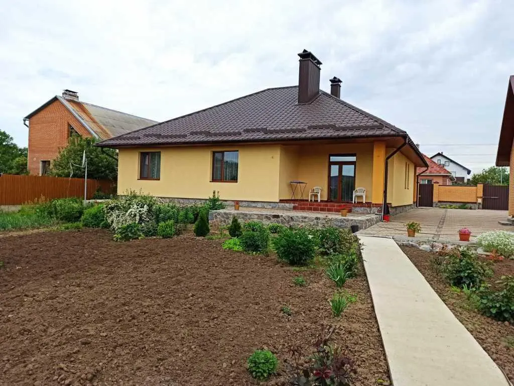 Чудовий будинок в Яківцях.