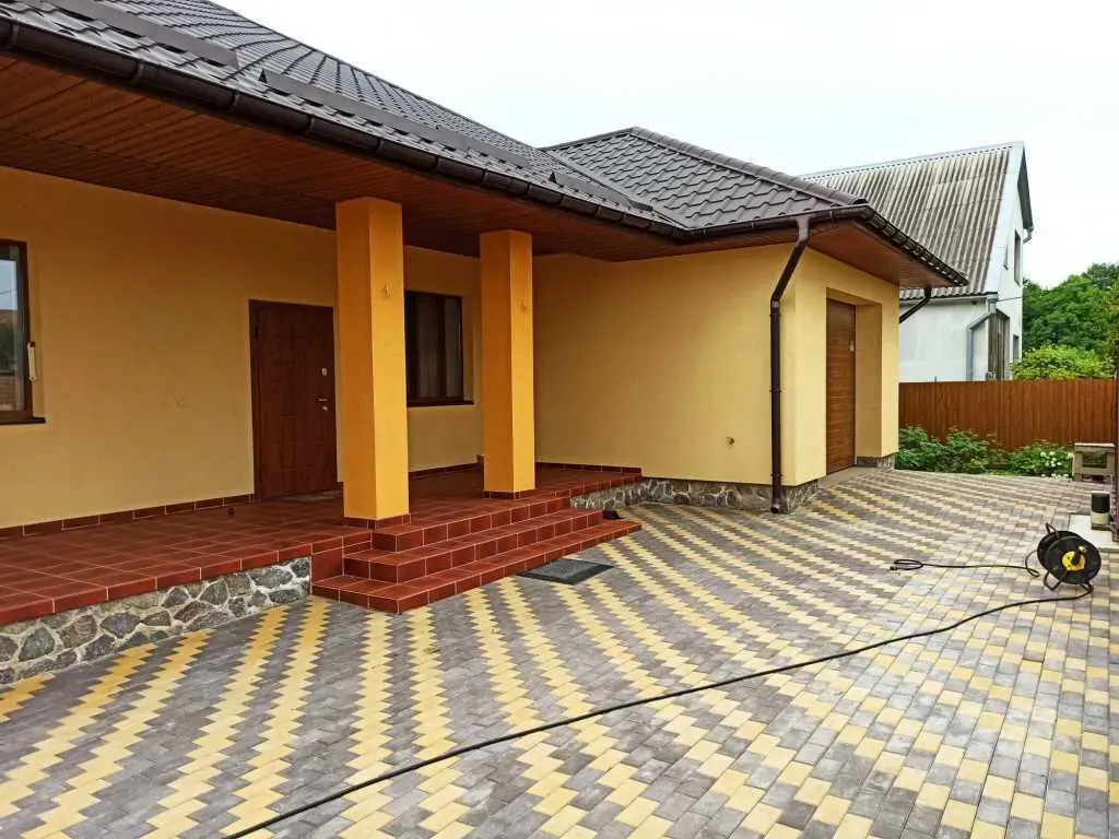 Чудовий будинок в Яківцях.