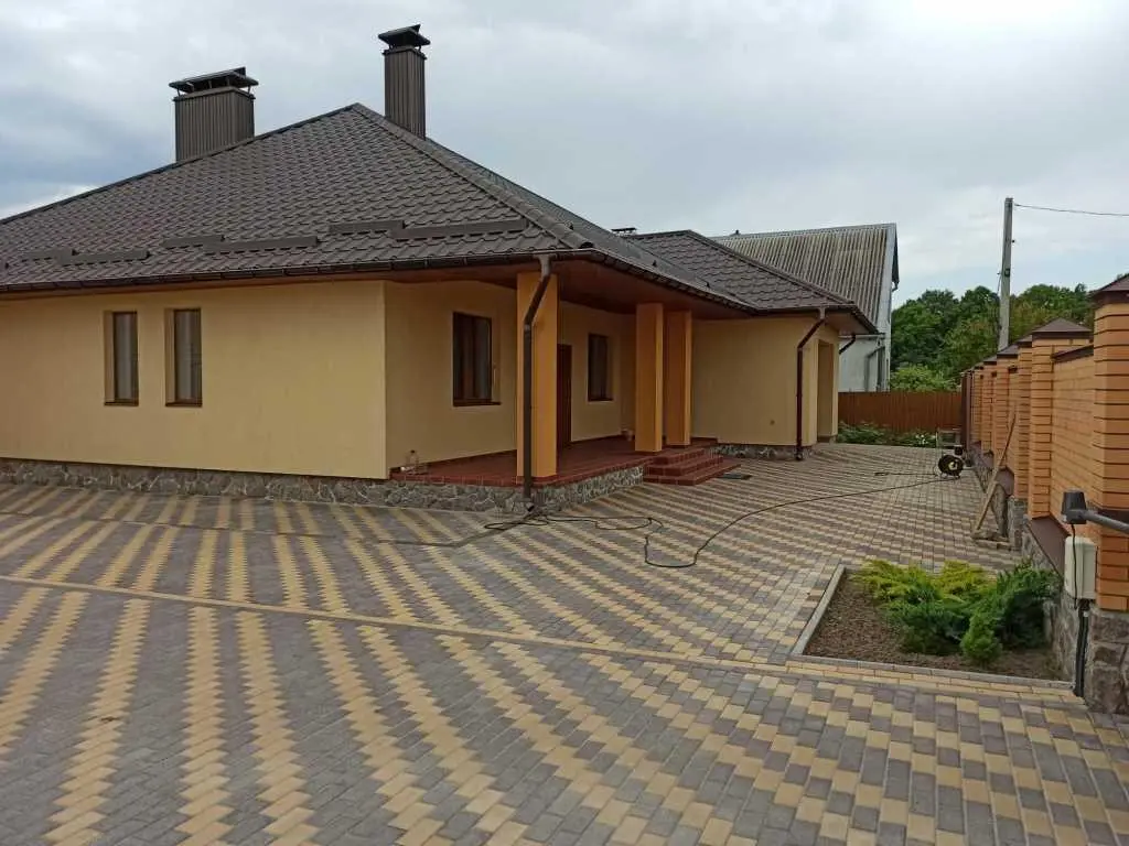 Чудовий будинок в Яківцях.