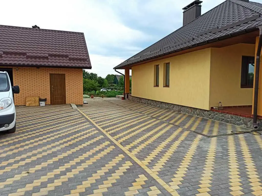 Чудовий будинок в Яківцях.