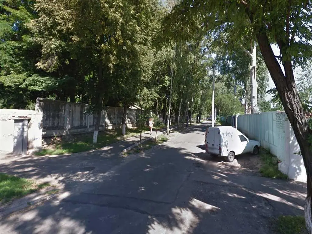 Гараж поряд з 2 міською лікарнею! 