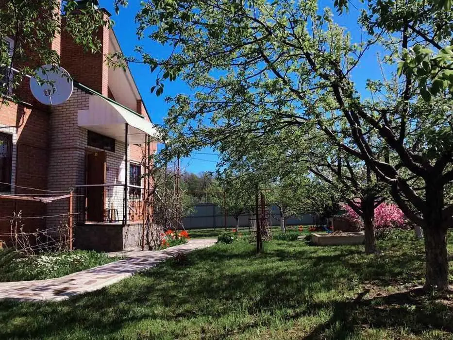 Шикарний 2-х поверховий будинок у передмісті