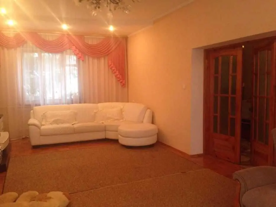 Шикарний 2-х поверховий будинок у передмісті