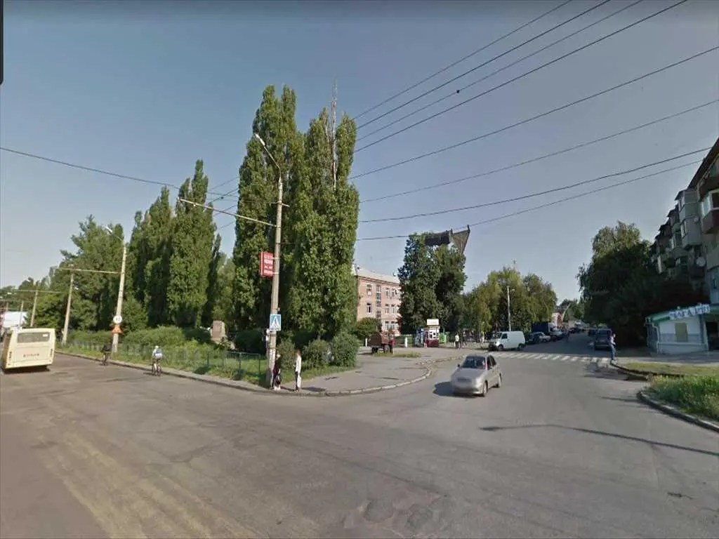  Продаж 3 кімнати з 4 -х кімнатноі квартири «сталінка»