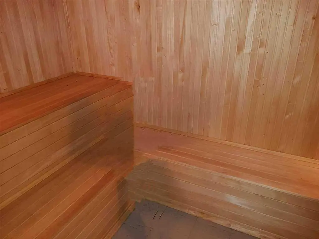 Верхоли. Заміський будинок в оточенні соснового лісу