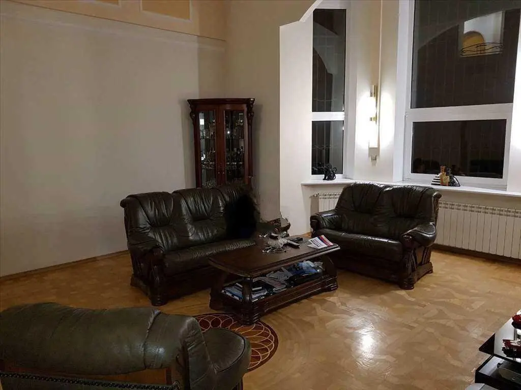 Верхоли. Заміський будинок в оточенні соснового лісу