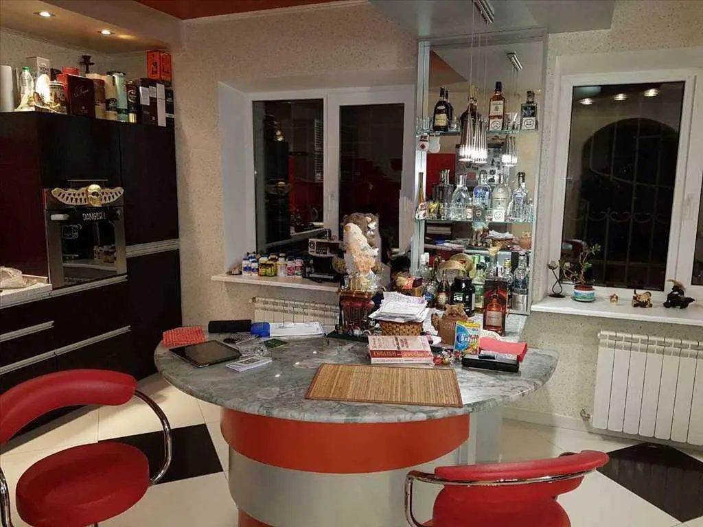 Верхоли. Заміський будинок в оточенні соснового лісу