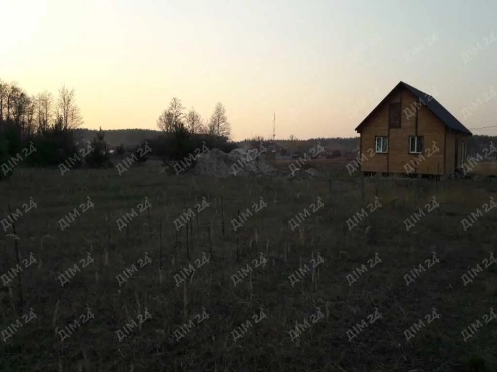 Земельна ділянка в межах міста поряд з лісом!