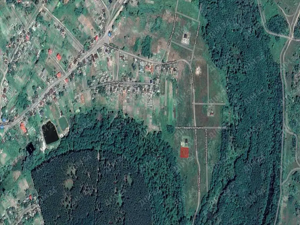 Земельна ділянка в межах міста поряд з лісом!