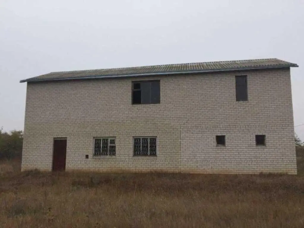 Ціну знижено! Будинок у передмісті.