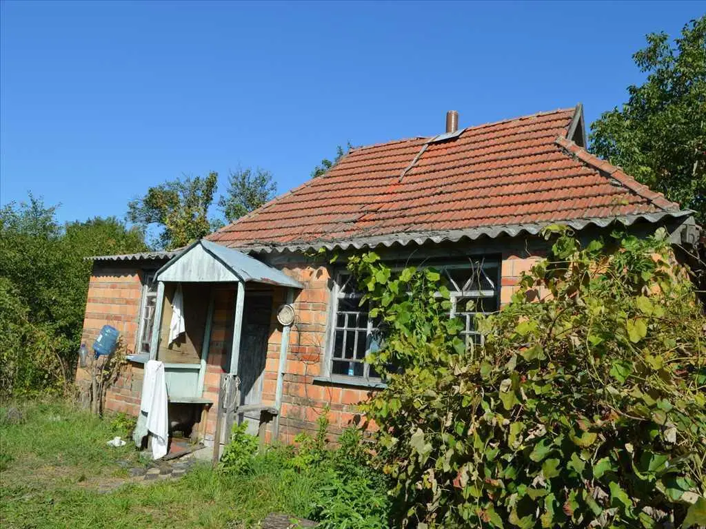 Будинок з ділянкою поряд з річкою!